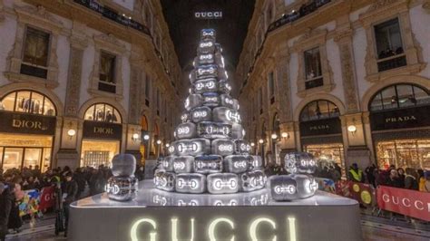 quanto è costato l'albero di gucci|Albero di Natale Gucci a Milano: il costo e le polemiche .